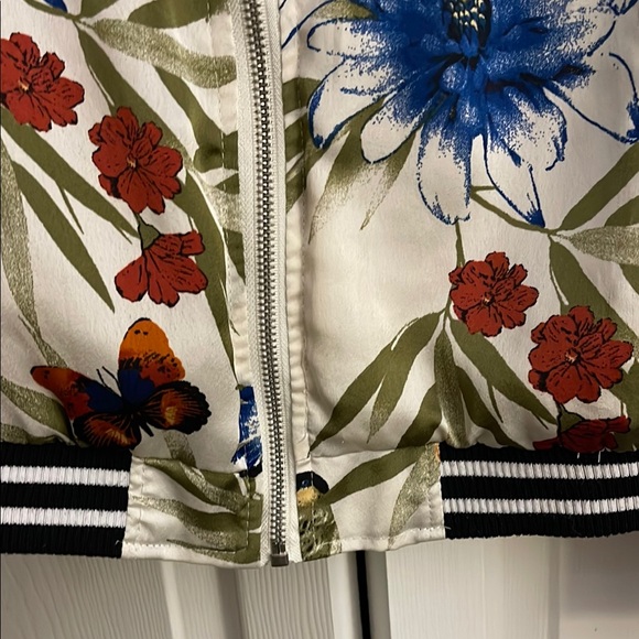 New Look Women's Floral Bomber Jacket - White and Multicolor - Picture 3 of 6
